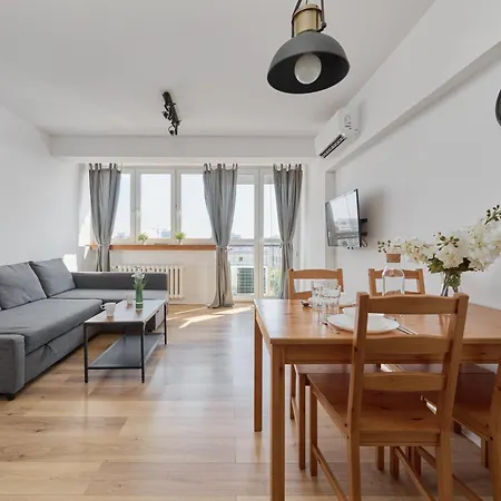 Cozy With Amazing View Of The By Renters * Wroclaw